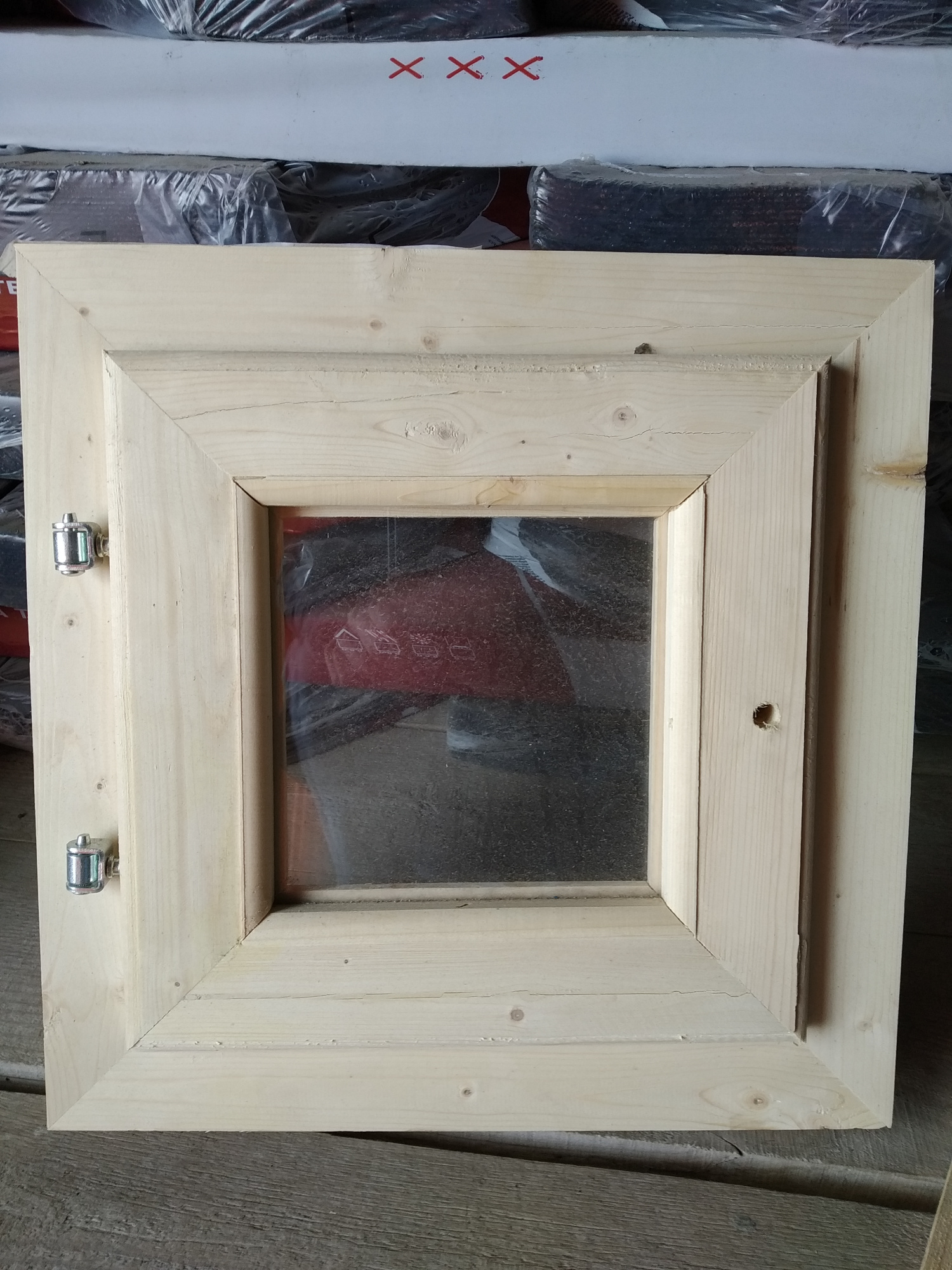 Окно деревянное(400х400)